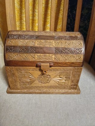 Cajas de madera tallada