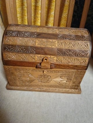 Cajas de madera tallada