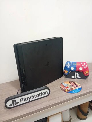 PS4 Slim Negra + Mando Barcelona