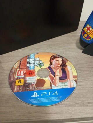 PS4 Slim Negra + Mando Barcelona