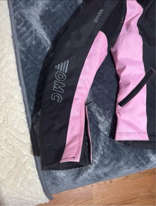 Chaqueta de moto OMC negra y rosa