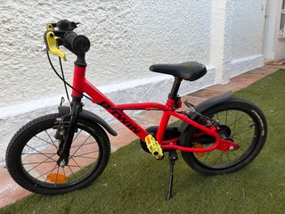 Bicicleta infantil roja 4-5 años