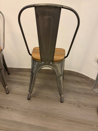 Sillas de metal y madera (2 unidades)
