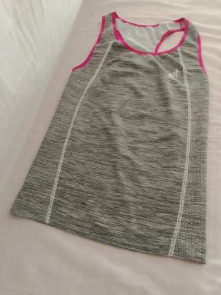 Lote Ropa Deportiva: Leggings y 2 Camisetas