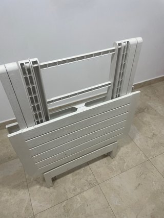 Mesa de terraza blanca plegable
