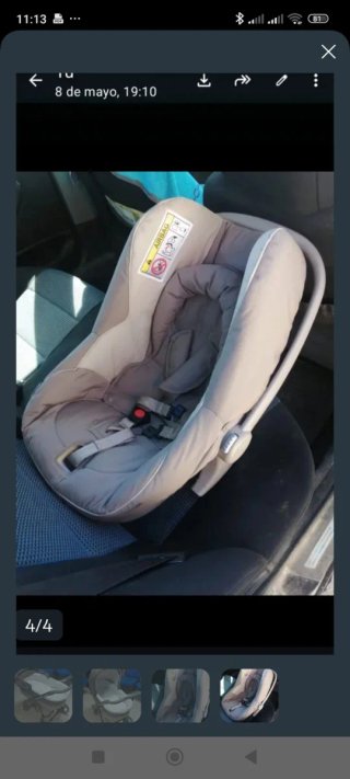Carrito de bebé gris y blanco