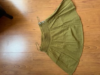 Falda verde con detalles bordados mango M