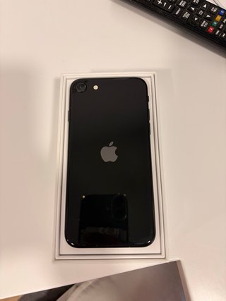 iPhone SE 2020 Negro 128GB (con caja y accesorios)