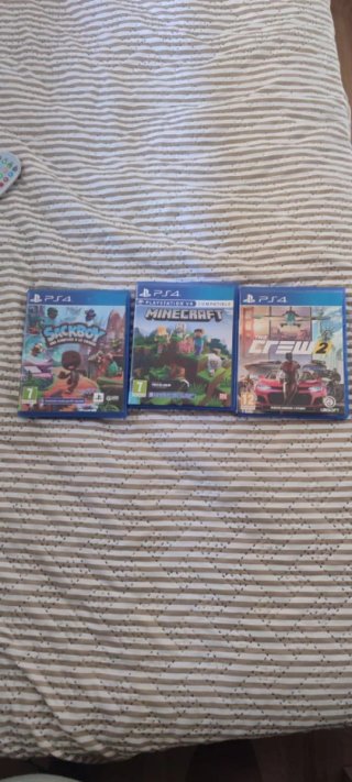 PS4 (PlayStation 4) Nera + 3 Giochi + organizzatore