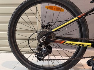 Bicicleta Scott Scale 24 Negra y Amarilla