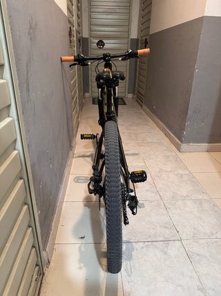 Bicicleta Scott Scale 24 Negra y Amarilla