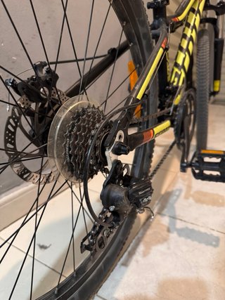 Bicicleta Scott Scale 24 Negra y Amarilla