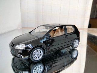 Schuco Volksweagen Golf 2003 Scala 1:43