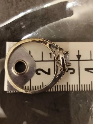 Anello con zirconi