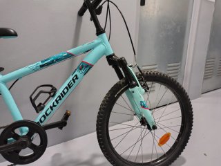 Bici infantil Decathlon ST 500, 20 pulgadas, azul.