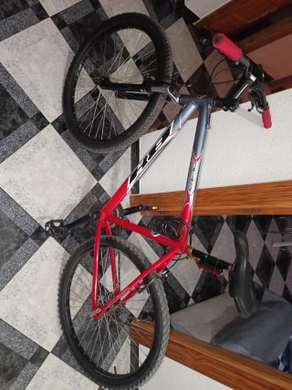 Bicicleta de Montaña Roja y Gris