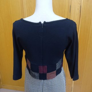 Vestido mujer azul con falda de rayas verticales