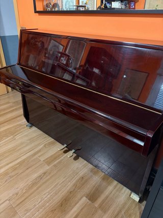 Piano de pared Meari