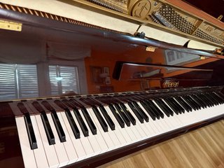 Piano de pared Meari