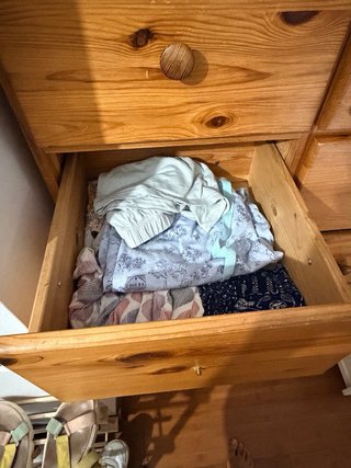 Cómoda de madera con 7 cajones