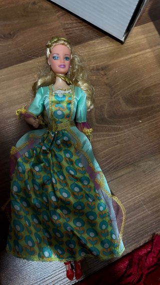 Lote: 11 Muñecas Barbie, patito feo y una pequeña