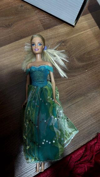 Lote: 11 Muñecas Barbie, patito feo y una pequeña