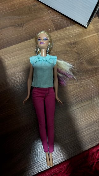 Lote: 11 Muñecas Barbie, patito feo y una pequeña