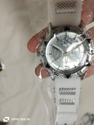 2 Relojes OXDK Dorado y Blanco y plateado