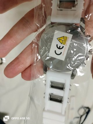 2 Relojes OXDK Dorado y Blanco y plateado