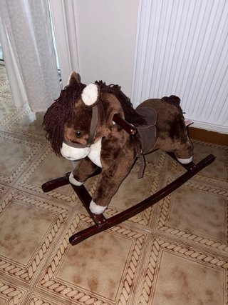 Cavallino a dondolo marrone