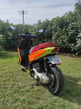 Aprilia SR Motard 125cc Scooter
