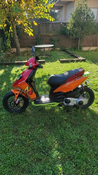 Aprilia SR Motard 125cc Scooter