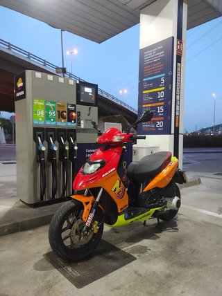 Aprilia SR Motard 125cc Scooter