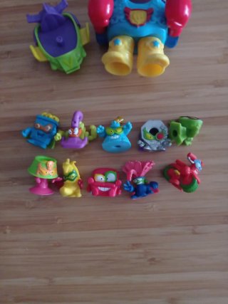 Lote Superthings Robots + Coche + 10 Figuras