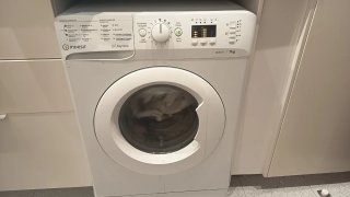 Lavadora Indesit 7kg las medidas son aproximadas