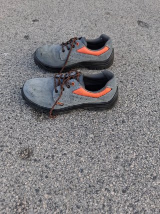 Scarpe antinfortunistiche grigie e arancioni