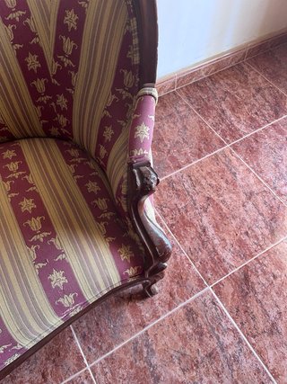 Sofá antiguo estilo isabelino