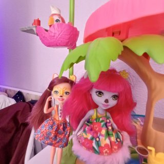 Cafetería Enchantimals con muñecas