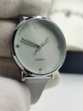 Reloj elegante mujer con pulsera