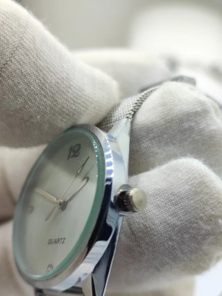 Reloj elegante mujer con pulsera