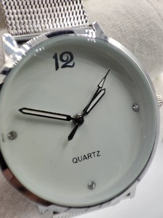 Reloj elegante mujer con pulsera