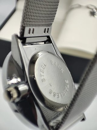 Reloj elegante mujer con pulsera