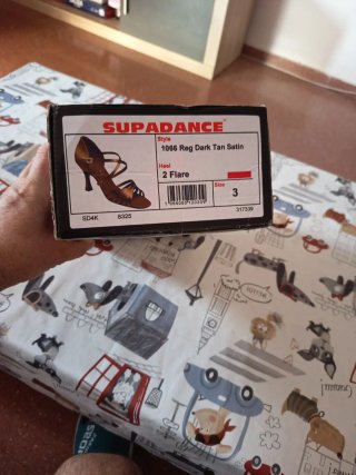 Caja de zapatillas Supadance