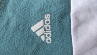 Conjunto deportivo Adidas verde azulado y blanco