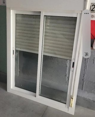 Ventana climalit con persiana 90cm y d 1.10 d alto