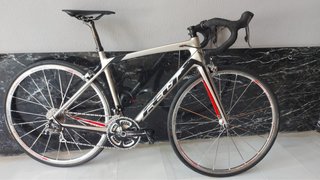 Bicicleta de carretera Felt en buen estado