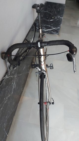 Bicicleta de carretera Felt en buen estado