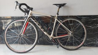 Bicicleta de carretera Felt en buen estado