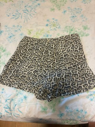 Falda pantalón Stradivarius estampado leopardo
