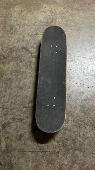 Skate con diseño geométrico